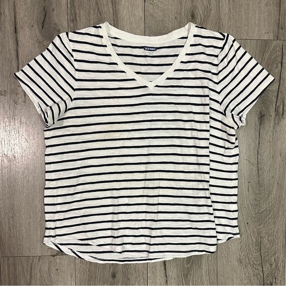 Old Navy Tops - Old Navy Everywhere XL v neck striped t shirt